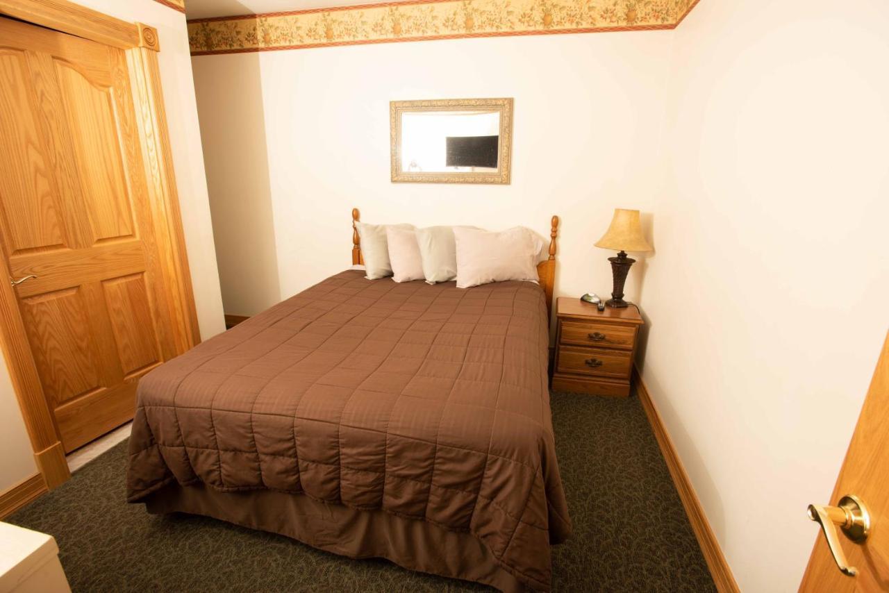 Blue Spruce Motel 2*